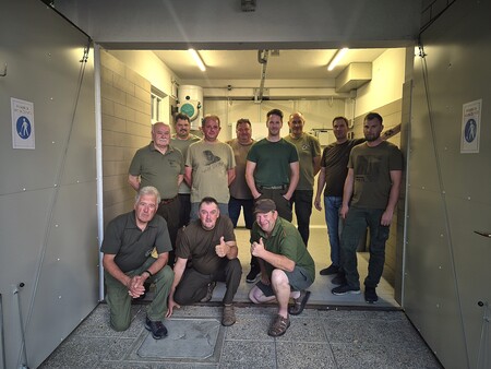 Slika 2 Večji del članov ekipe , ki je sodelovala pri projektu. Foto Sandi Šenkinc